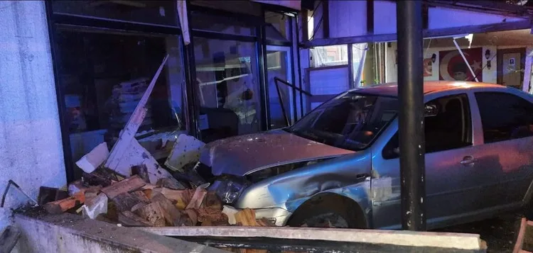 Konya’da karşı şeride geçen otomobil 2 araca çarptı: 6 yaralı
