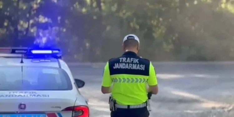 Konya’da karşı şeride geçen otomobil 2 araca çarptı: 6 yaralı