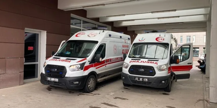 Sabah saatlerinde alkollü kadın sürücünün kullandığı araç tatlıcı dükkânına daldı, faciadan dönüldü