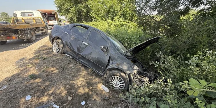 Sabah saatlerinde alkollü kadın sürücünün kullandığı araç tatlıcı dükkânına daldı, faciadan dönüldü