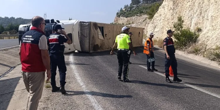 Sabah saatlerinde alkollü kadın sürücünün kullandığı araç tatlıcı dükkânına daldı, faciadan dönüldü
