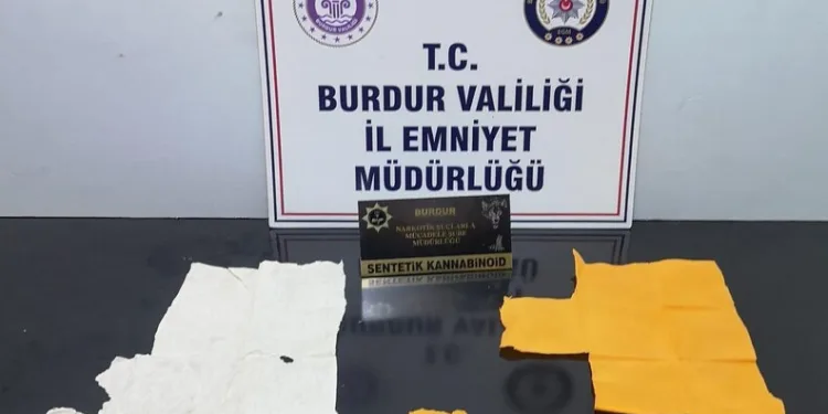Sabah saatlerinde alkollü kadın sürücünün kullandığı araç tatlıcı dükkânına daldı, faciadan dönüldü