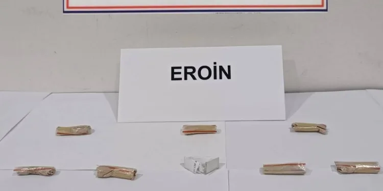 Sabah saatlerinde alkollü kadın sürücünün kullandığı araç tatlıcı dükkânına daldı, faciadan dönüldü