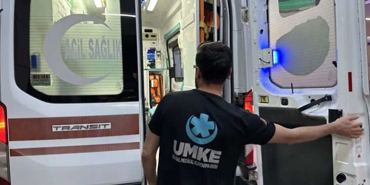 Sabah saatlerinde alkollü kadın sürücünün kullandığı araç tatlıcı dükkânına daldı, faciadan dönüldü