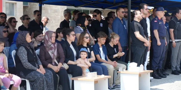 Sabah saatlerinde alkollü kadın sürücünün kullandığı araç tatlıcı dükkânına daldı, faciadan dönüldü