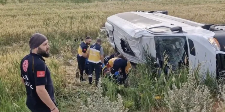 Siirt’te 6 yaşındaki çocuk 5’inci kattan arabanın üstüne böyle düştü