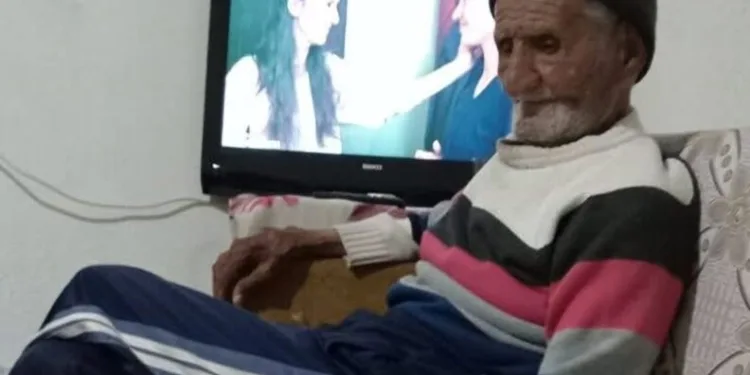 Siirt’te 6 yaşındaki çocuk 5’inci kattan arabanın üstüne böyle düştü