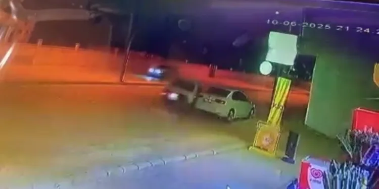 Siirt’te 6 yaşındaki çocuk 5’inci kattan arabanın üstüne böyle düştü