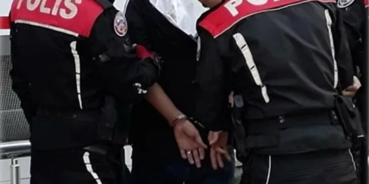 Adana’da 14 milyonluk kaçak güneş gözlüğü ve telefon ele geçirildi