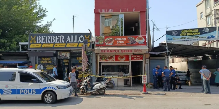 Adana’da 14 milyonluk kaçak güneş gözlüğü ve telefon ele geçirildi