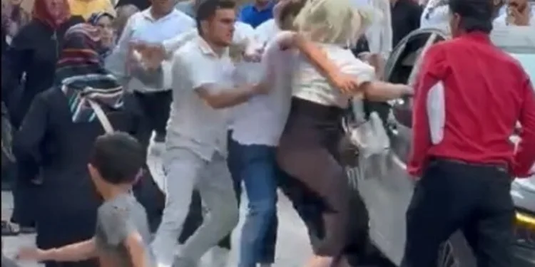 Adana’da 14 milyonluk kaçak güneş gözlüğü ve telefon ele geçirildi