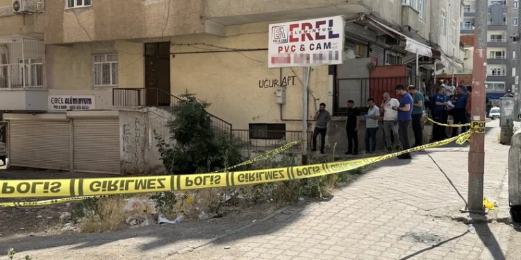 Bafra’da feci kaza: Forkliftin bıçağına çarpan motosiklet sürücüsü ağır yaralandı