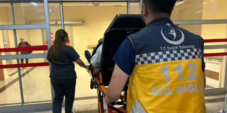 Bafra’da feci kaza: Forkliftin bıçağına çarpan motosiklet sürücüsü ağır yaralandı