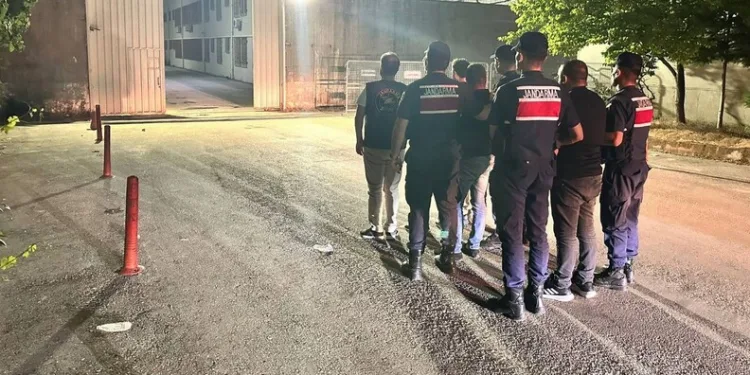 Biçerdöver patozuna giren tel yangına neden oldu, biçilmemiş buğday kül oldu