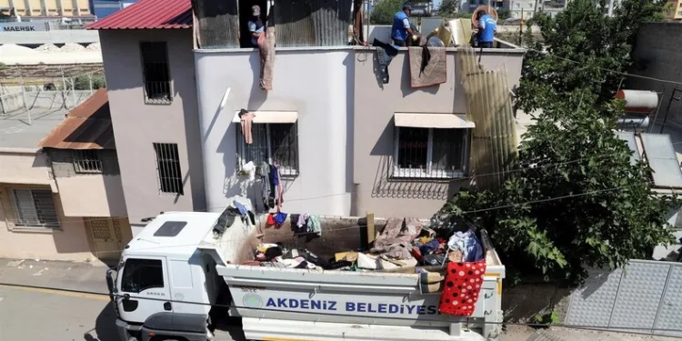 Biçerdöver patozuna giren tel yangına neden oldu, biçilmemiş buğday kül oldu