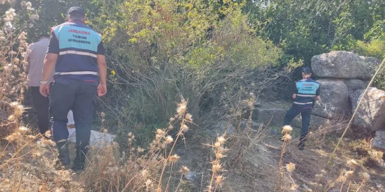 Merkezefendi Belediyesi kendi taktığı tenteyi kendisi söktü