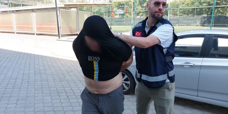 Merkezefendi Belediyesi kendi taktığı tenteyi kendisi söktü