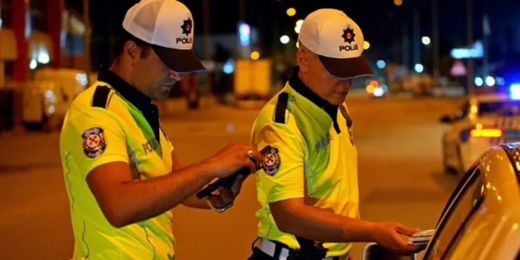Alkol ve ışık ihlali kazayı beraberinde getirdi: 2 yaralı