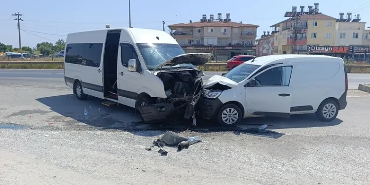 Alkol ve ışık ihlali kazayı beraberinde getirdi: 2 yaralı