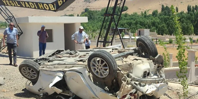 Mardin’de kontrolden çıkan otomobil şarampole yuvarlandı: 1 ölü, 1 yaralı