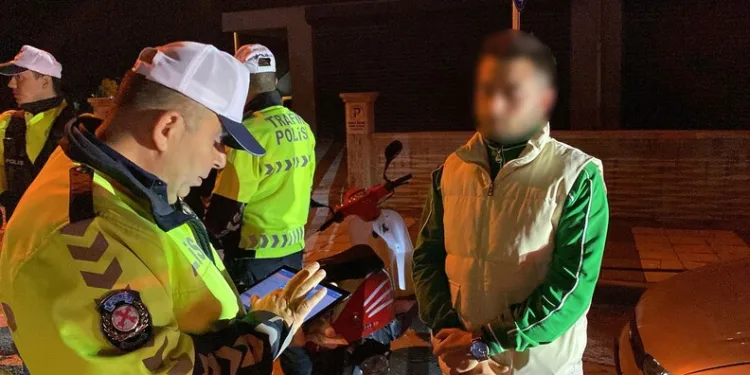Mardin’de kontrolden çıkan otomobil şarampole yuvarlandı: 1 ölü, 1 yaralı