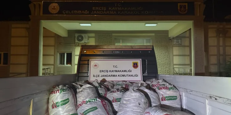 Düğün konvoyunda açılan ateş çocuğu yaraladı