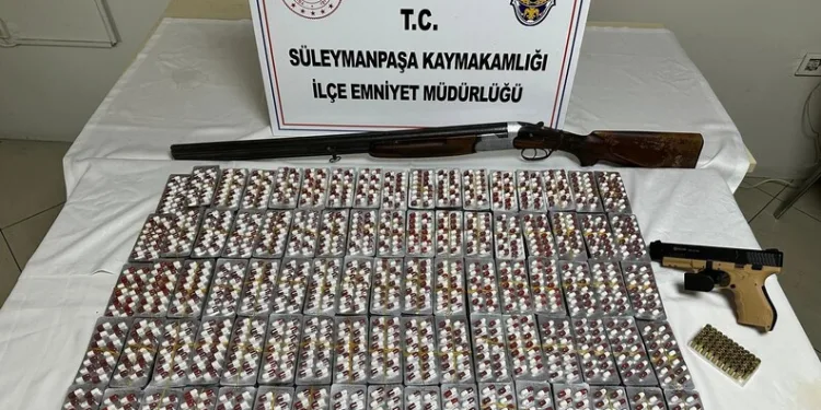 Elazığ’da kadın, bir iş yerine taşla saldırdı