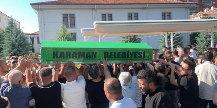 Elazığ’da kadın, bir iş yerine taşla saldırdı