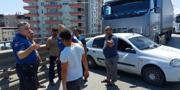 Samsun’da tır ile otomobil çarpıştı, 5 yaşındaki çocuk yaralandı