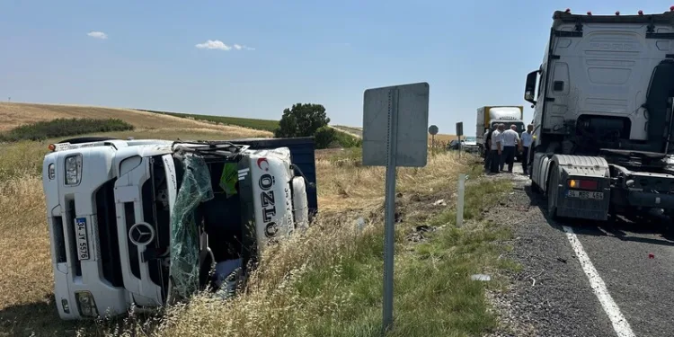 Samsun’da tır ile otomobil çarpıştı, 5 yaşındaki çocuk yaralandı