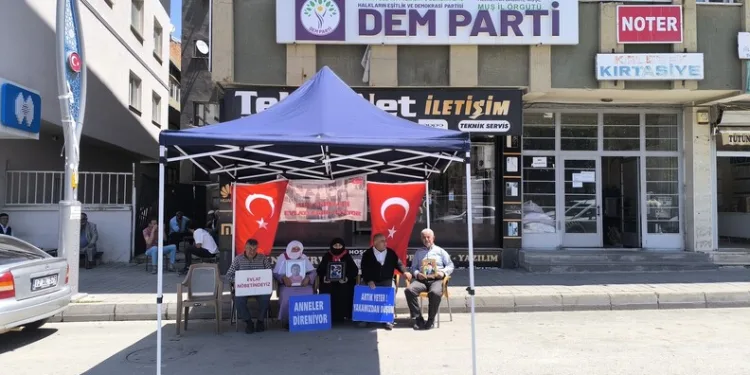Manisa’da çöp kamyonunun çarptığı motosiklet sürücüsü kurtarılamadı