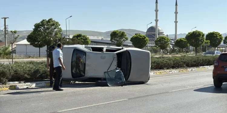 Manisa’da çöp kamyonunun çarptığı motosiklet sürücüsü kurtarılamadı