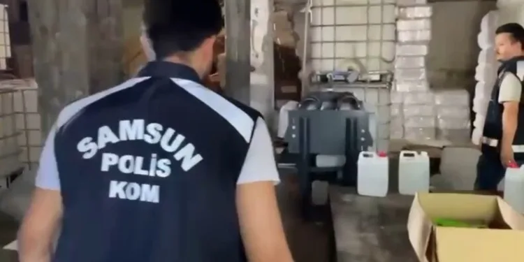 Manisa’da çöp kamyonunun çarptığı motosiklet sürücüsü kurtarılamadı