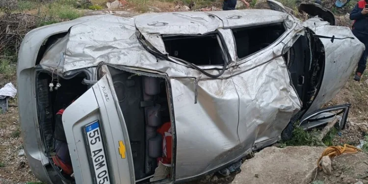 Otomobil ile motosiklet kafa kafaya çarpıştı: 1 ölü