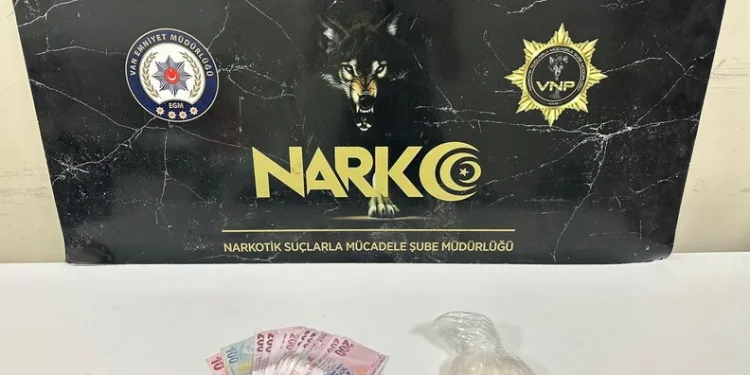 Otomobil ile motosiklet kafa kafaya çarpıştı: 1 ölü
