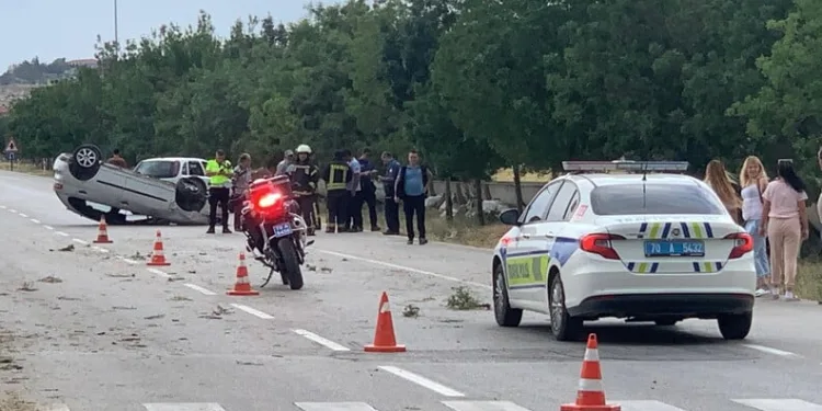 Otomobil ile motosiklet kafa kafaya çarpıştı: 1 ölü