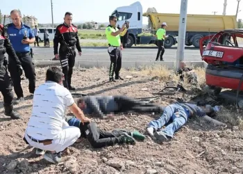 Otomobil ile motosiklet kafa kafaya çarpıştı: 1 ölü
