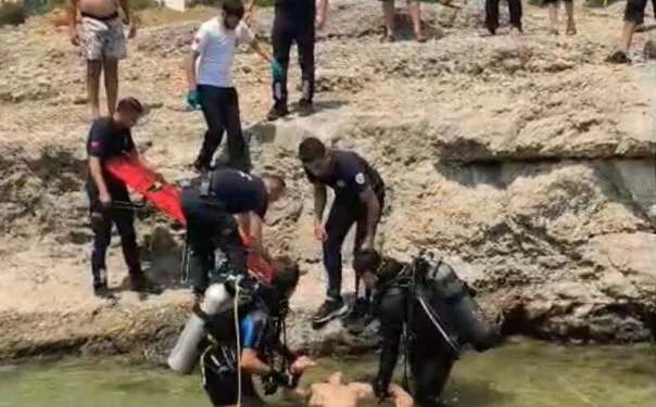 Otomobil ile motosiklet kafa kafaya çarpıştı: 1 ölü