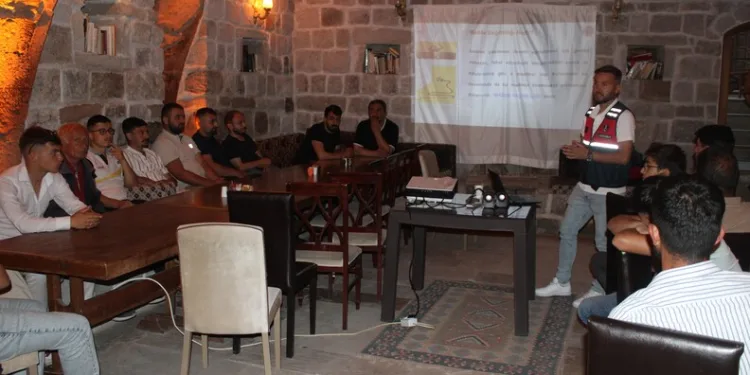 Jandarma Ağırnaslı gençleri uyuşturucuya karşı bilgilendirdi