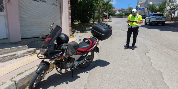 Jandarma Ağırnaslı gençleri uyuşturucuya karşı bilgilendirdi