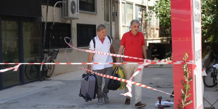 Elazığ’da motosiklet istinat duvarına çaptı: 2 yaralı