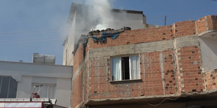 Elazığ’da motosiklet istinat duvarına çaptı: 2 yaralı