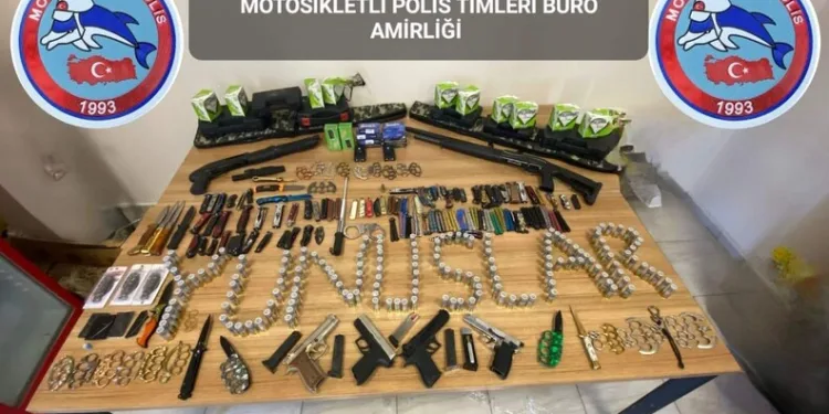 Beton mikseri dolmuşa çarptı: 1 ölü, 13 yaralı