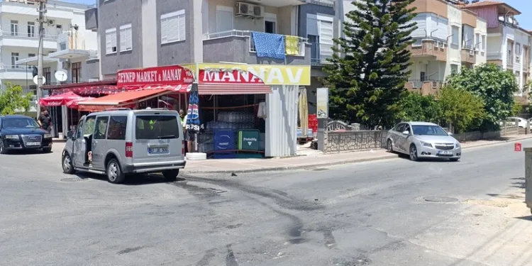 Beton mikseri dolmuşa çarptı: 1 ölü, 13 yaralı