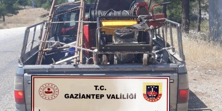 İzmarit önce otları, sonra ahırı yaktı