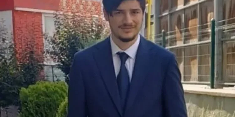 İzmarit önce otları, sonra ahırı yaktı