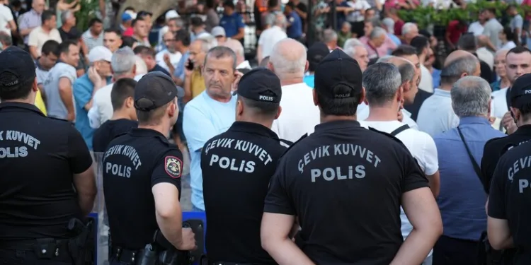 Kötü koku üzerine girilen evde yaşlı adamın cansız bedeniyle karşılaşıldı