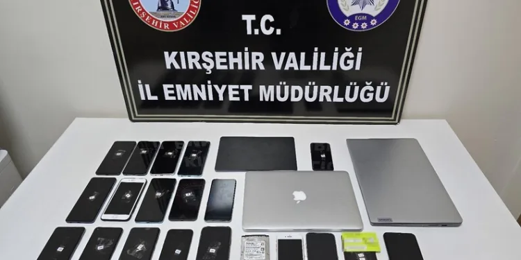Düzce’de 2 servis aracı ve tır kazaya karıştı: 6 yaralı