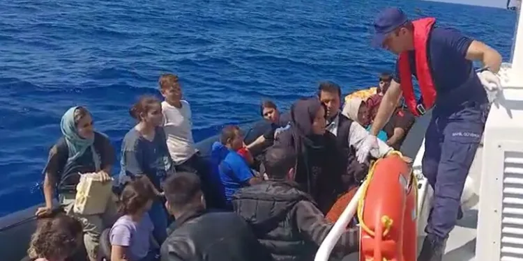 Düzce’de 2 servis aracı ve tır kazaya karıştı: 6 yaralı