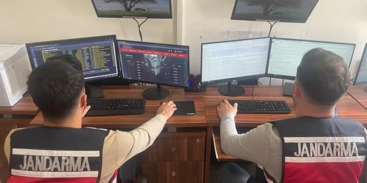 Düzce’de 2 servis aracı ve tır kazaya karıştı: 6 yaralı